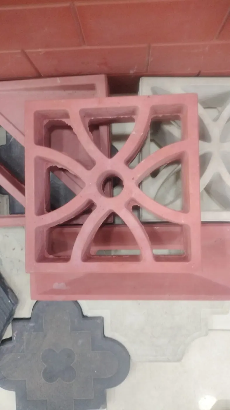 Both-side finishing blocks built into a wall