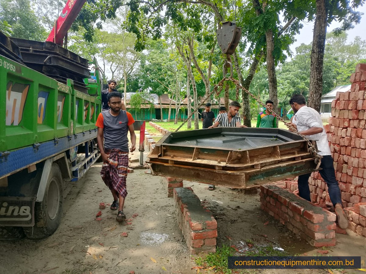 Steel Mould Delivery by Crane