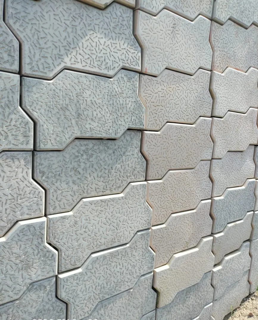 Uni block wall in grey